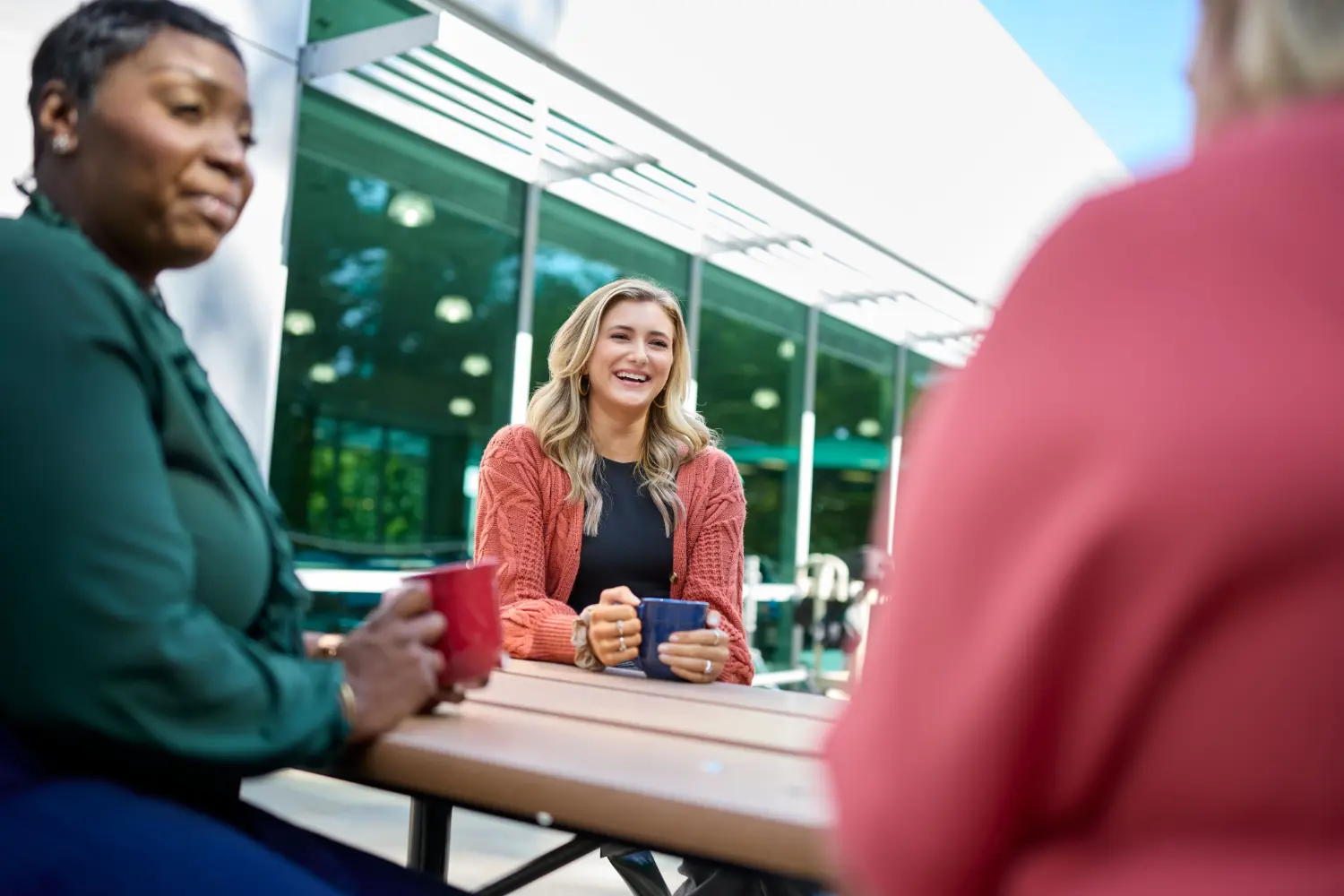 We promote a collaborative and flexible way of working.