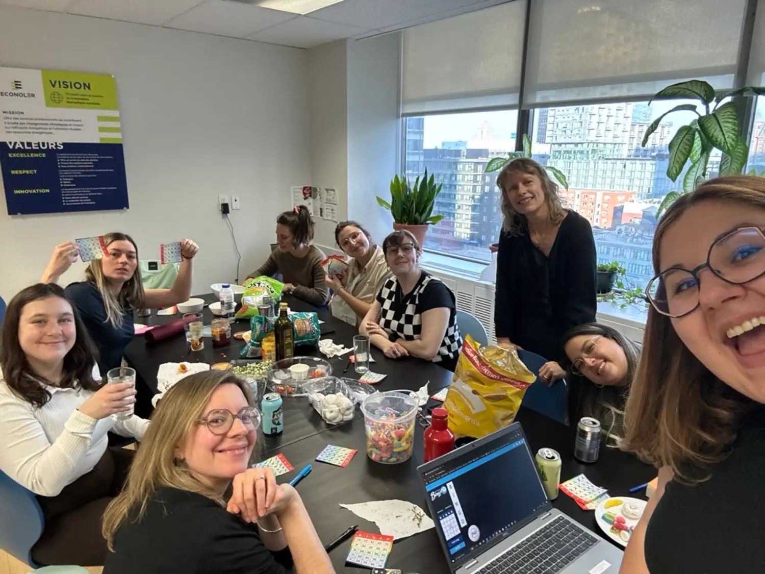 Quelques membres de notre equipe de Montreal à une soiree bingo.