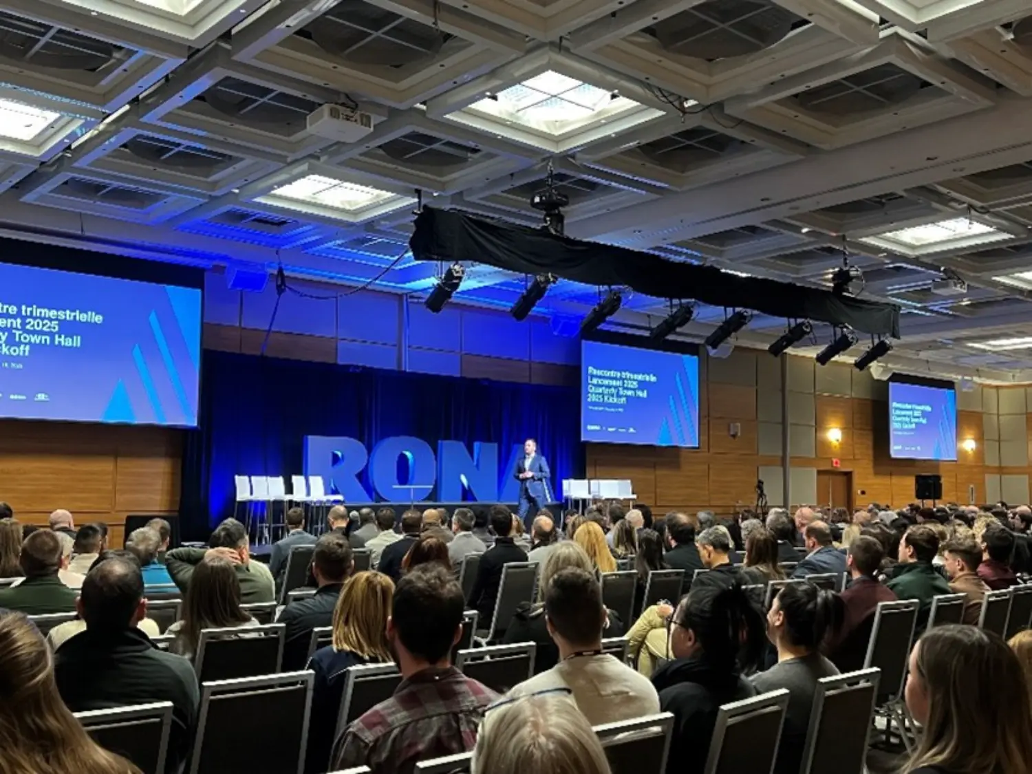 Lancement interne 2025 réunissant près de 1 000 employé(e)s en présence et des milliers à distance.