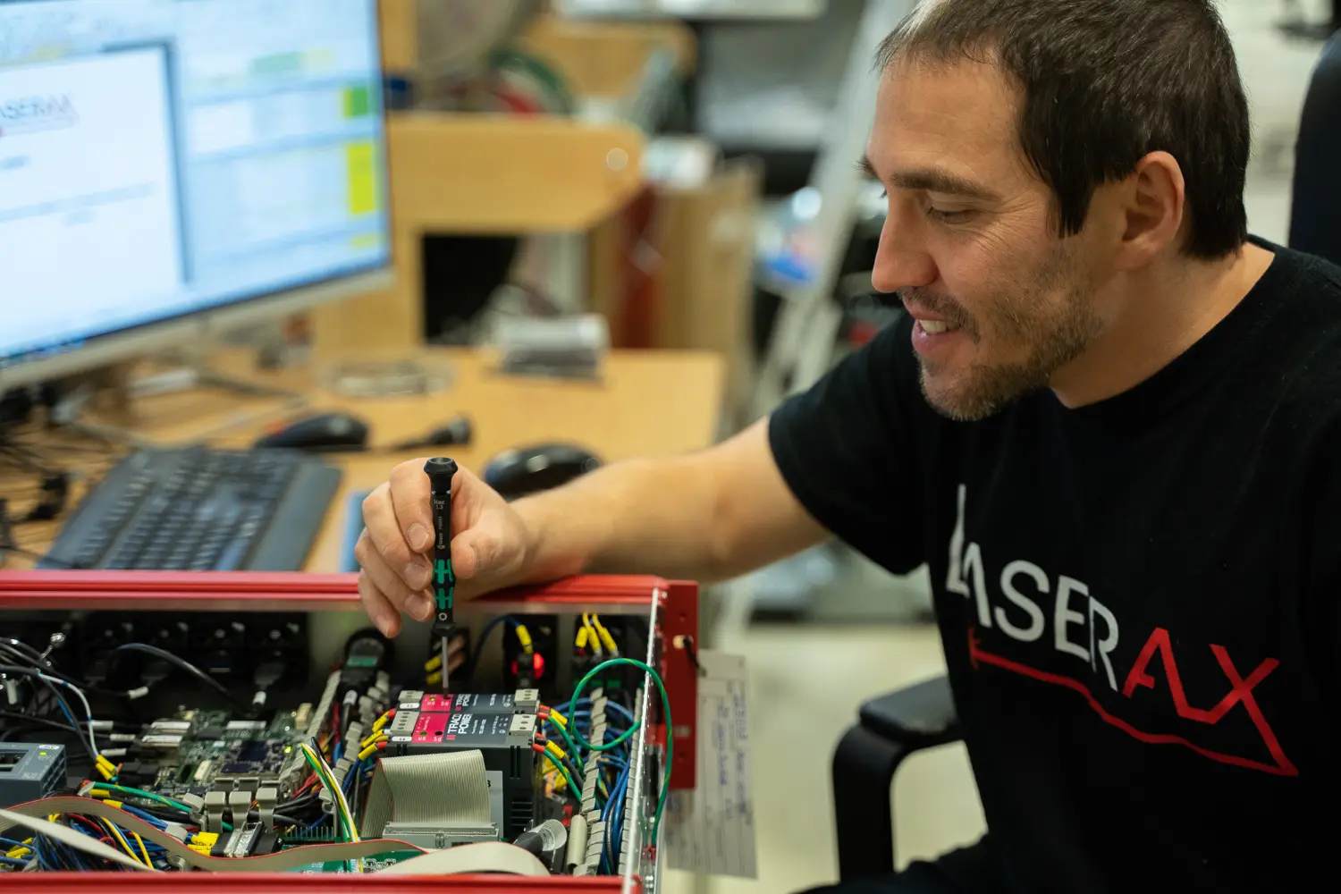 Le montage de nos contrôleurs laser ; le cœur de Laserax