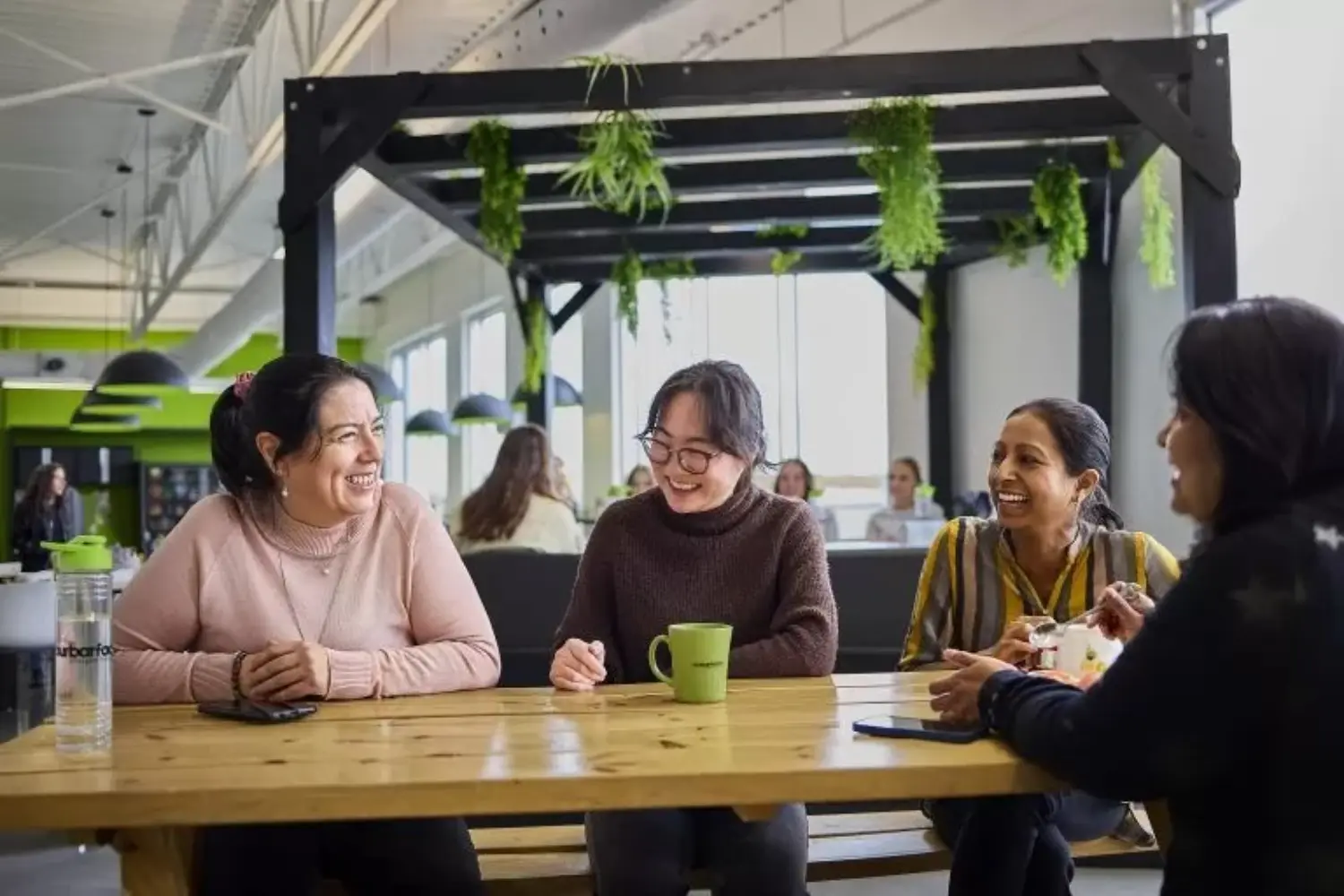 Cafétéria vivante et stimulante, avec des activités santé et bonheur tous les mois.