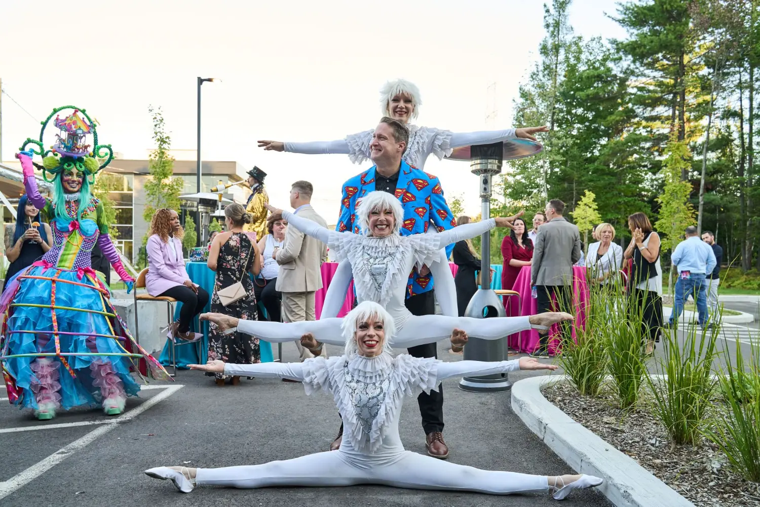 Inauguration de nos nouveaux bureaux : événement de reconnaissance pour employés, clients et partenaires commerciaux.