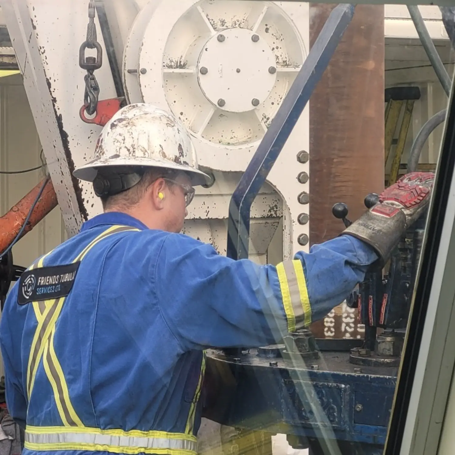 Running Casing on a rig floor with a power tong