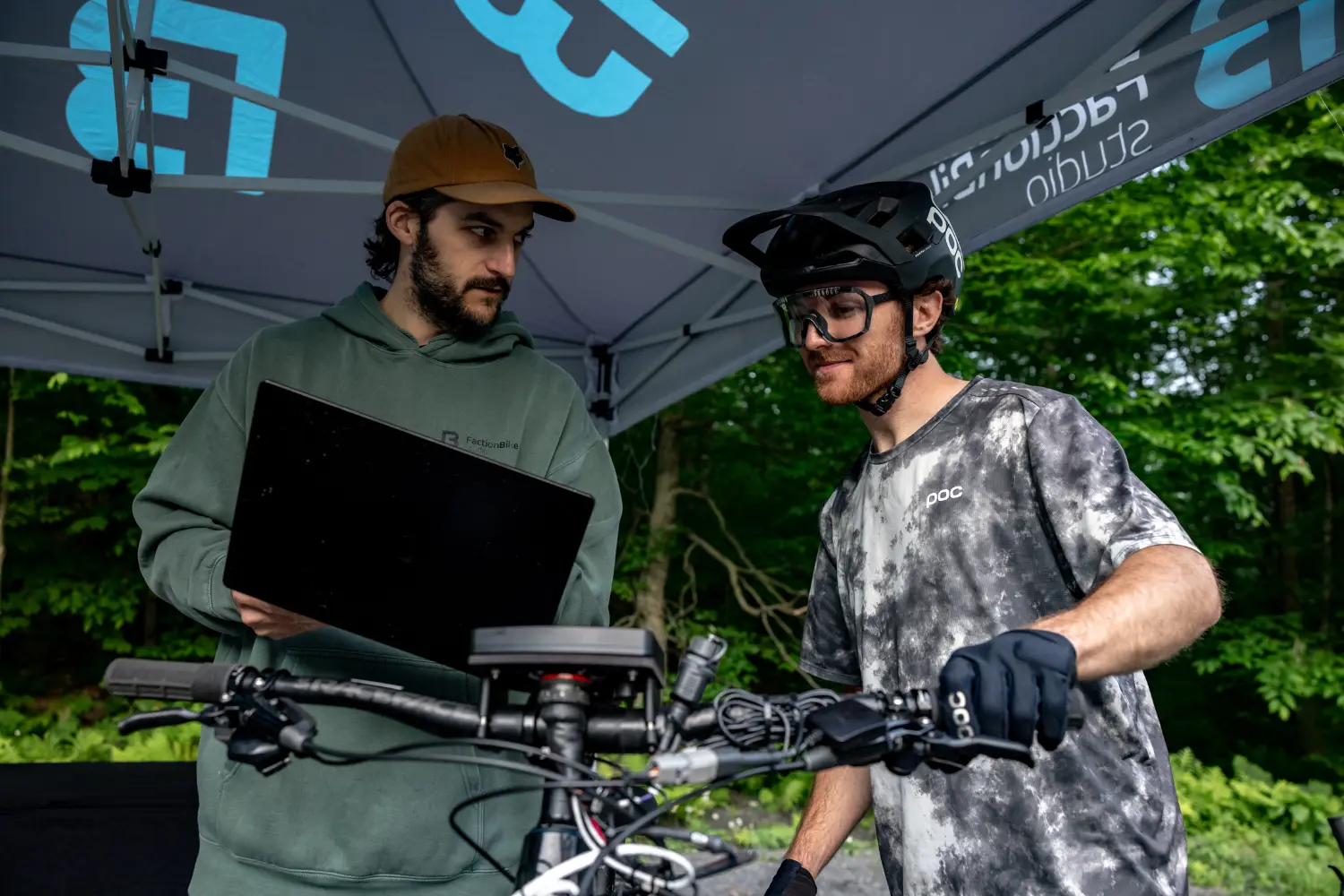 Les experts en session de tests sur le terrain