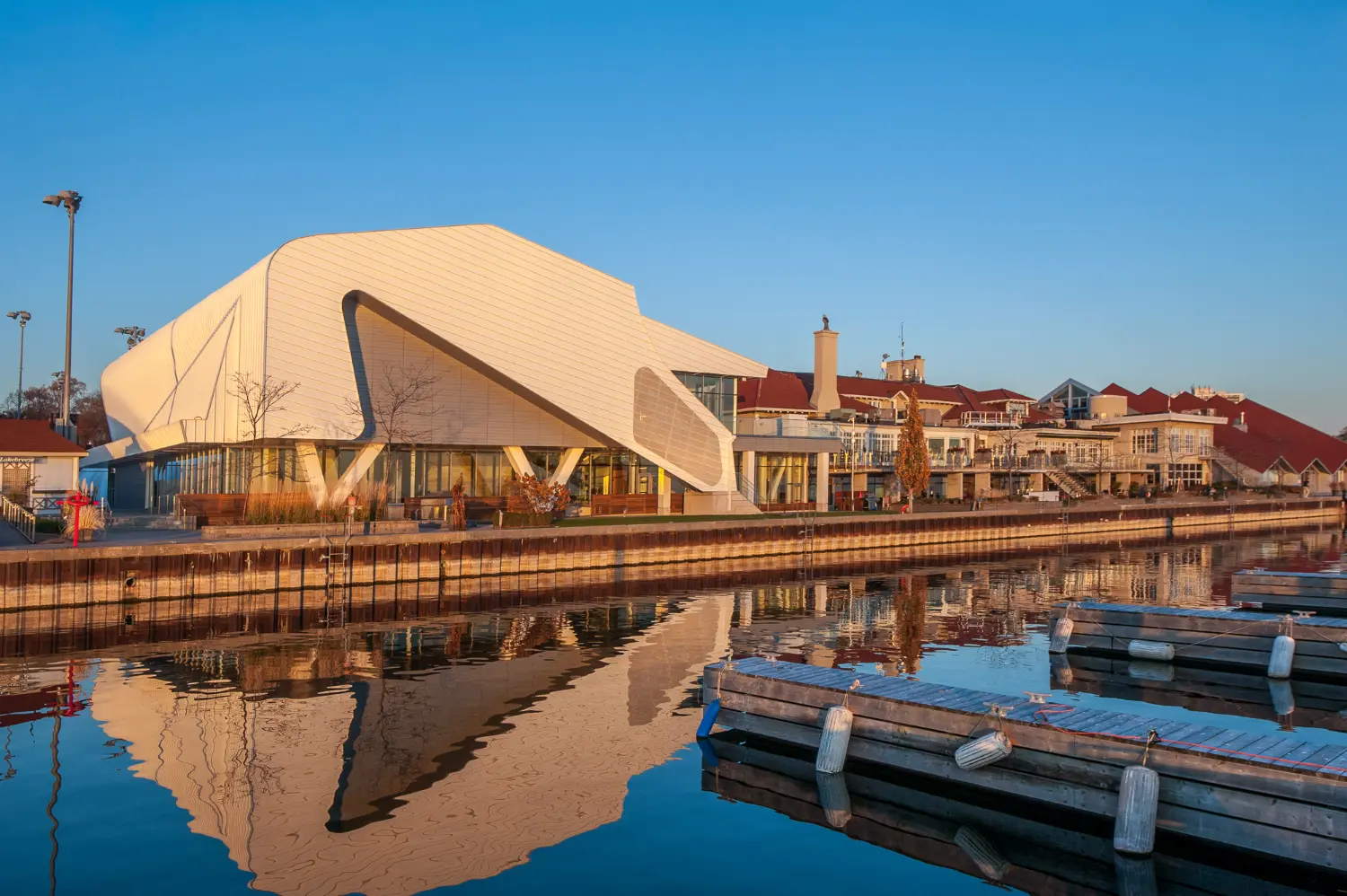 A Lake Ontario landmark with a storied history, The Boulevard Club is a waterfront oasis in the city