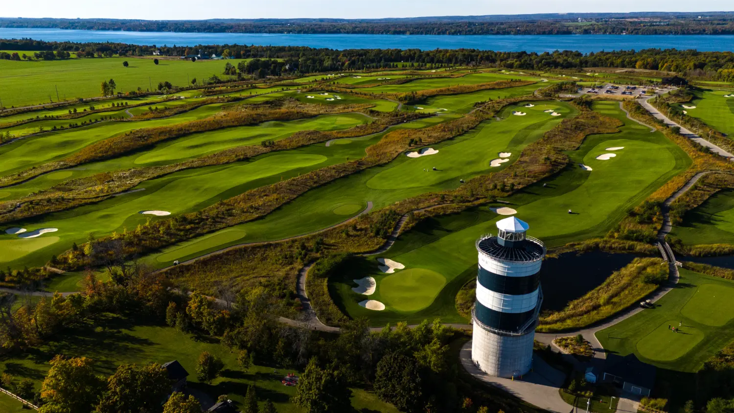 The Nest Golf Club, designed by Doug Carrick, offers 18 scenic holes by Lake Simcoe with precision-driven play.