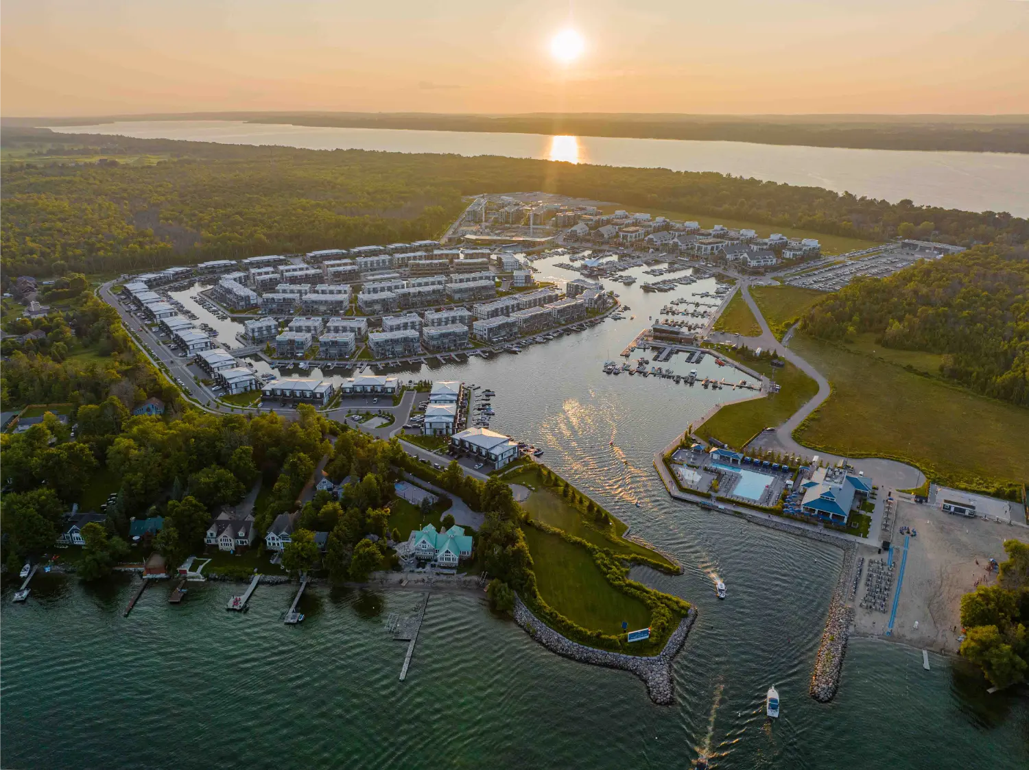 Where luxury waterfront living meets the natural beauty and endless adventure of Lake Simcoe.