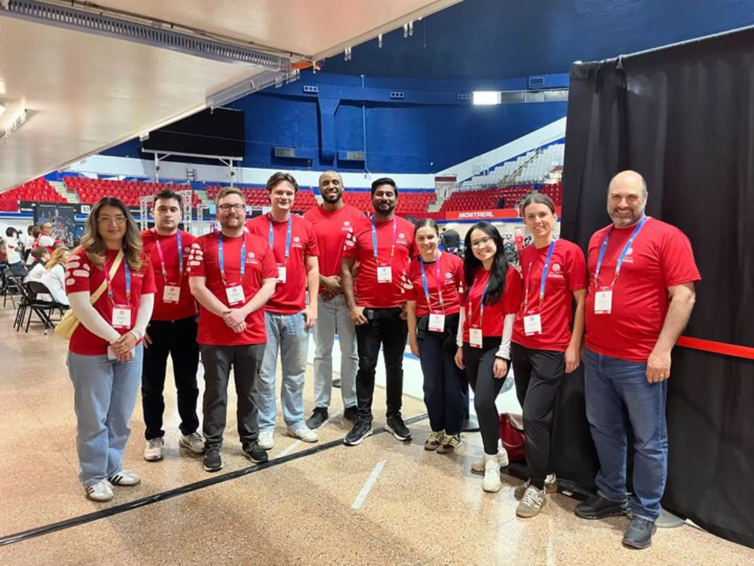 Dialogue employees at a volunteer day, offered to every employee on a yearly basis to give back to their community