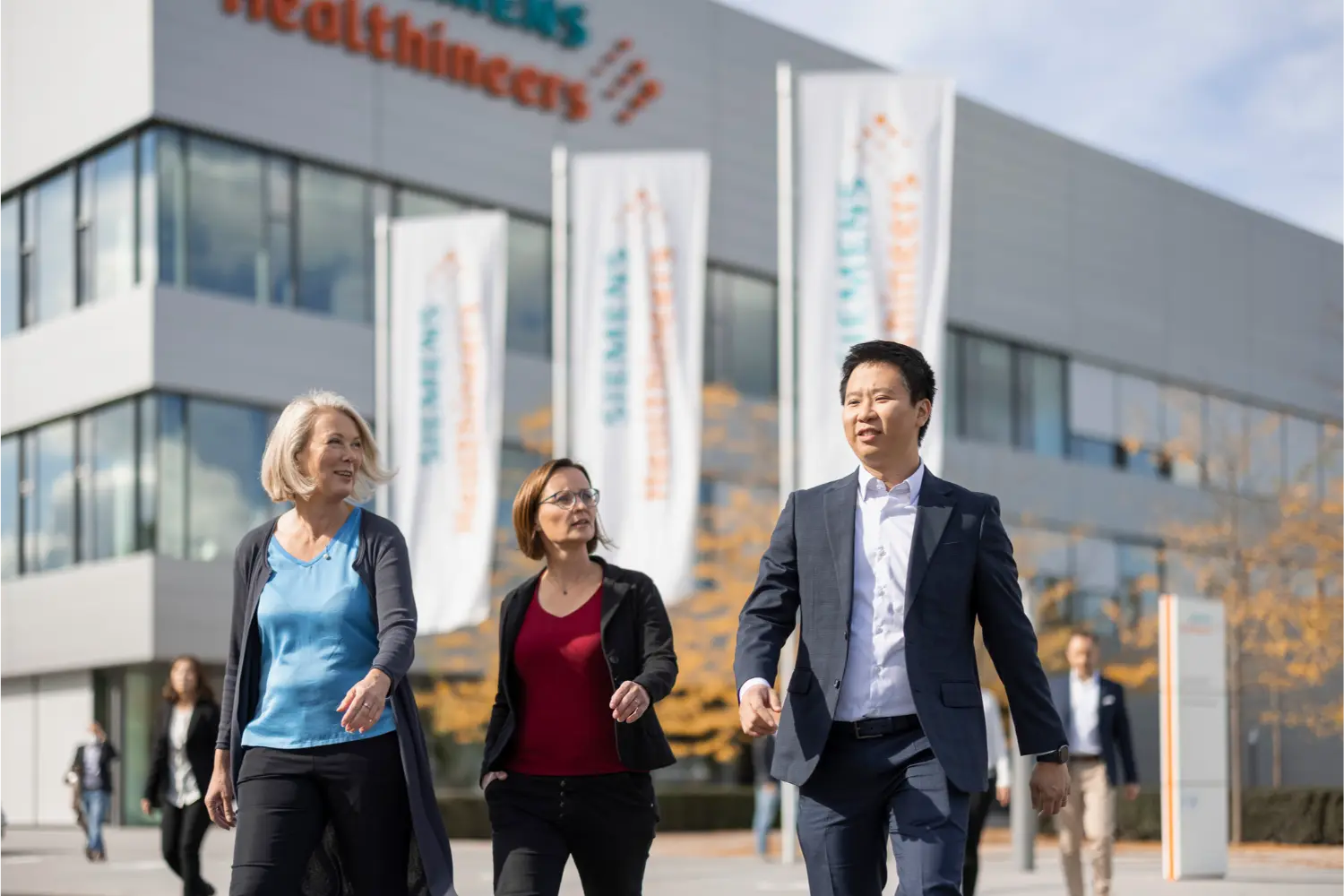 Employees walking at one of our Siemens Healthineers office locations