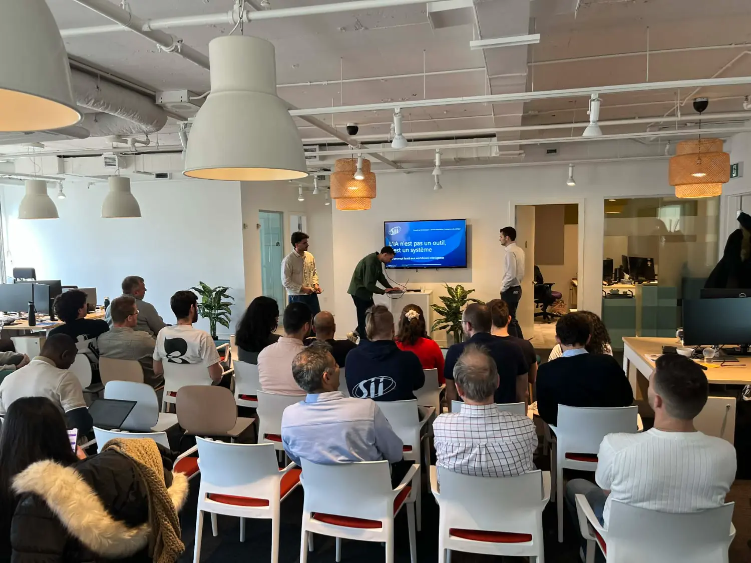 Lunch & Learn : des moments d'échange pour partager et découvrir ensemble les enjeux des TI et de l'ingénierie.