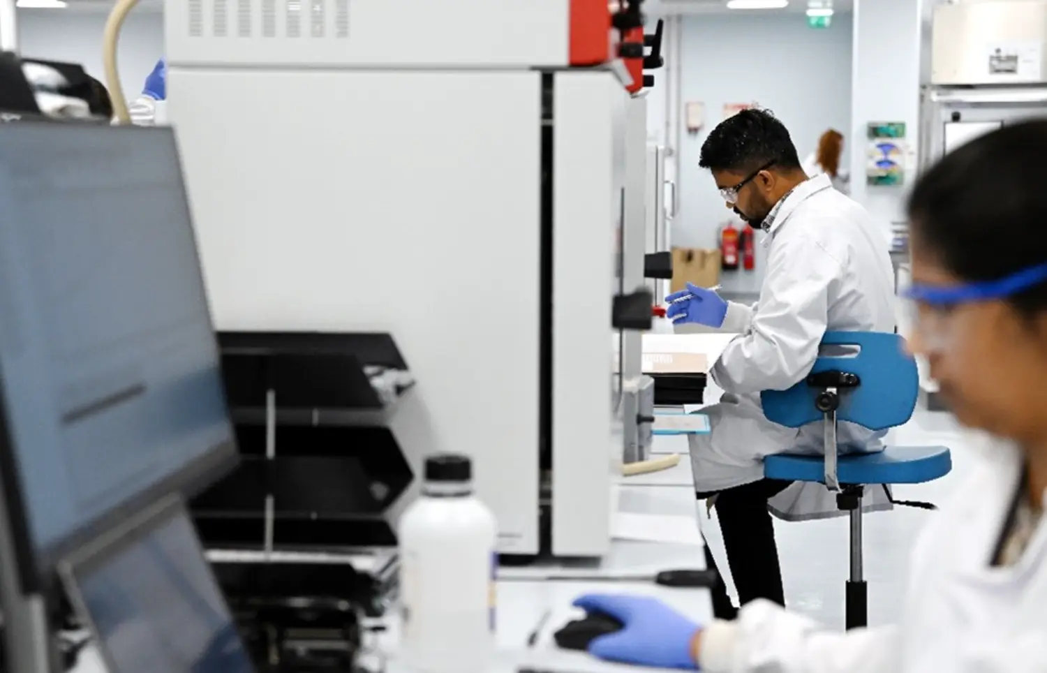 Advancing medicines for patients: Colleagues collaborating in a research & development lab.